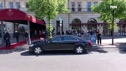 شاهد.. كيف أستقبلت الجالية المصرية في ألمانيا الرئيس السيسي لحظة وصوله