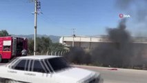 İzmir'de kaza yapan araçta başlayan yangın otluk alana sıçradı