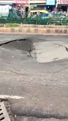 VIDEO.... अहमदाबाद में बारिश के चलते 28 जगहों पर जमीन धंसने से ब्रेक डाउन