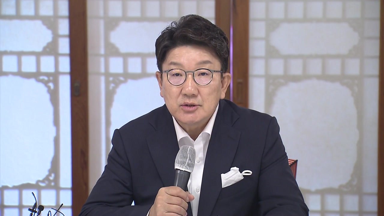 권성동 "文 정권과 다른 과학방역 약속...일상 제약 최소화해야" / YTN