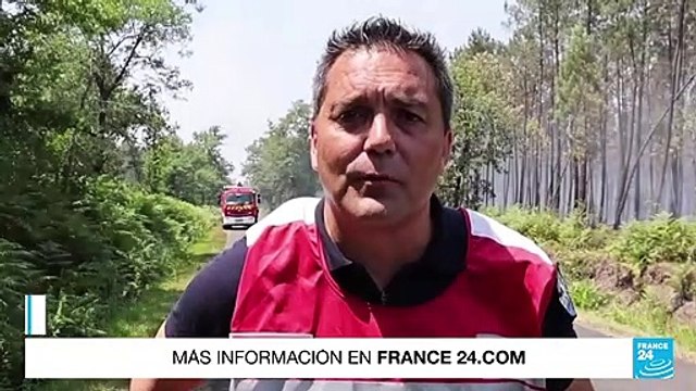 Los bomberos luchan por controlar incendios forestales en España, Portugal y Francia