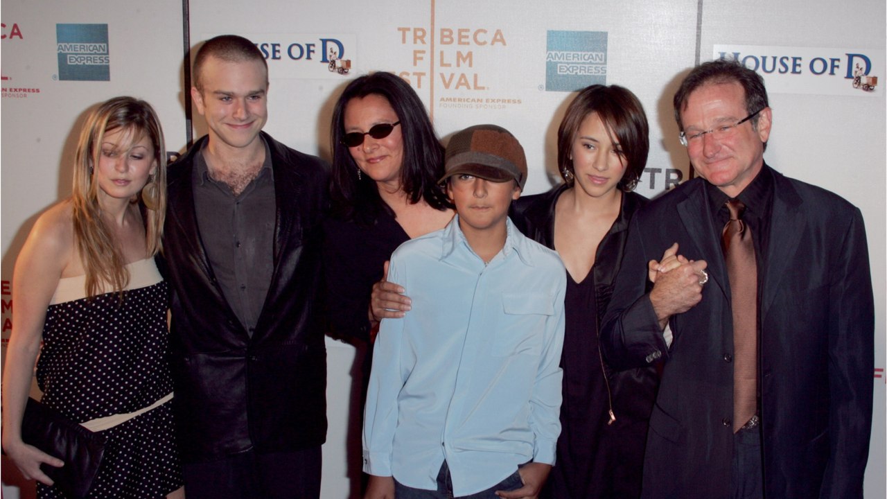 VOICI : Quelques jours après la mort de Robin Williams, ses héritiers ont commencé à se livrer une bataille sans merci pour sa succession. Il aura fallu attendre plus d’un an pour que les avocats des deux parties trouvent enfin un arrangement.