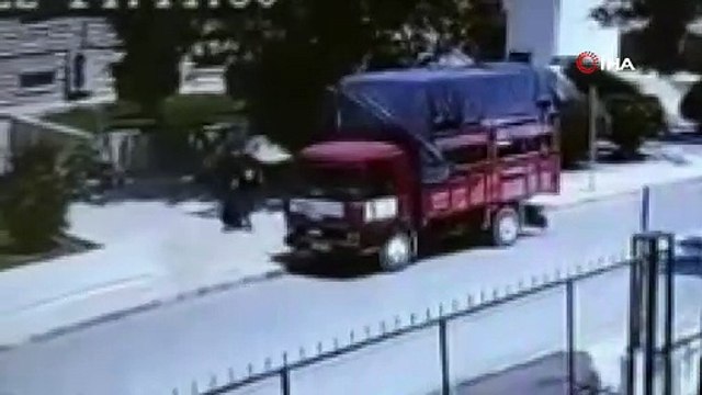 Abdest alma bahanesiyle geldikleri iki camiden 65 bin TL değerindeki muslukları çaldılar