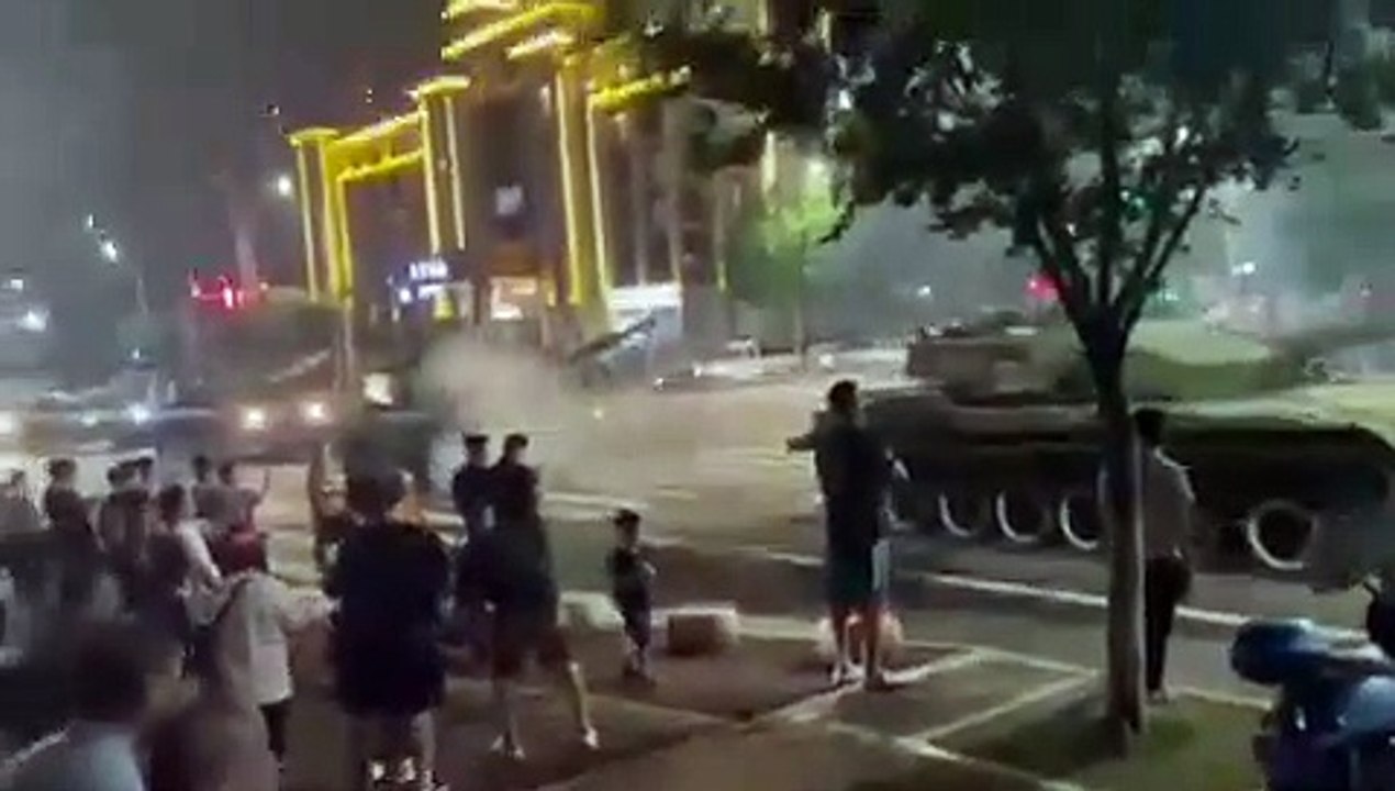 У Китаї масові протести. Влада виводить на вулиці танки