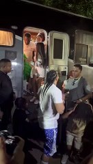 Video: El “beso” de felicidad de El Alfa a Santiago Matías tras exitoso concierto