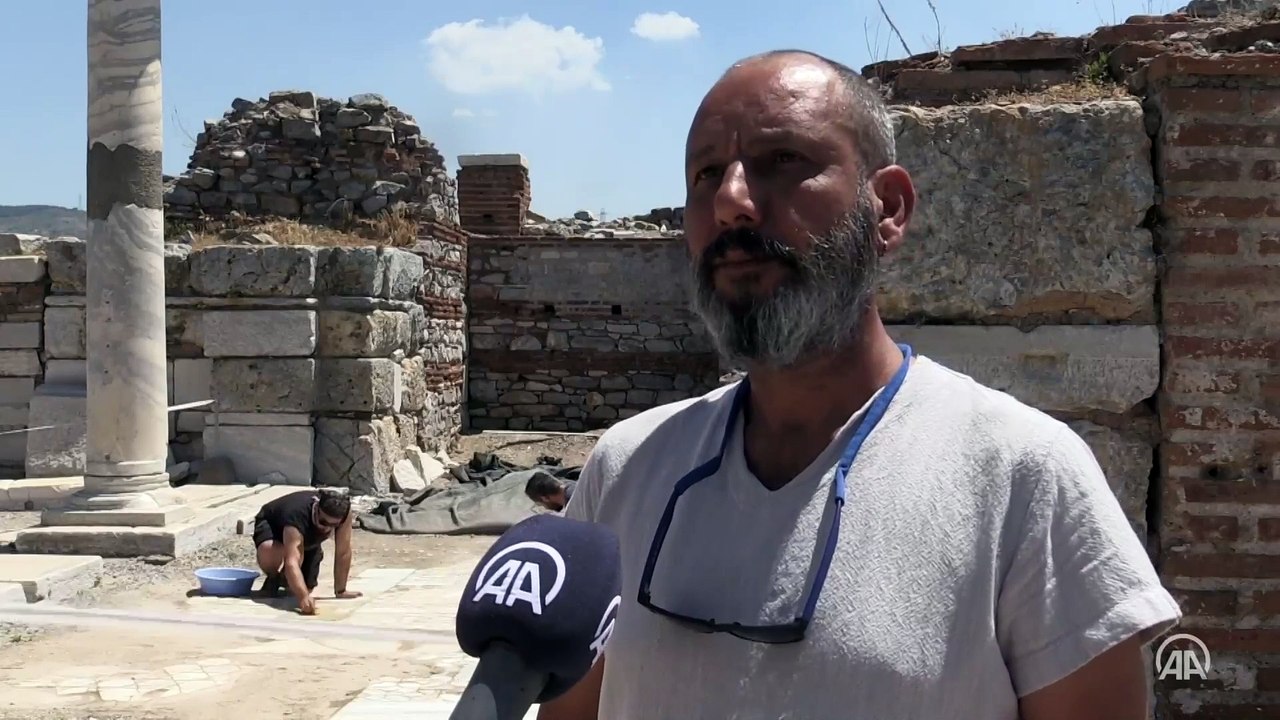 Ayasuluk kazılarında Bizans dönemine ait yer döşemesi gün yüzüne çıkarıldı