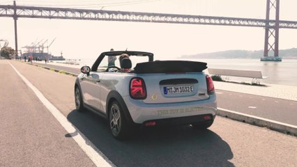 The MINI Cooper SE Convertible