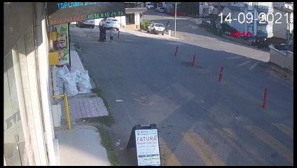 Yokuştan kayan bebek arabası, 3 metre yüksekten düştü