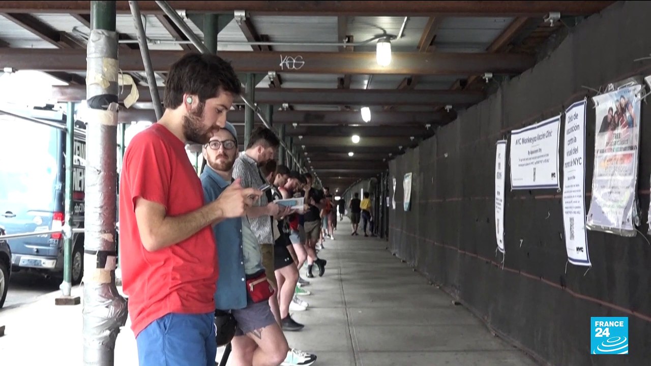 A New York, l'"épicentre" américain de la maladie virale, les files d'attente sont de plus en plus longues pour se faire vacciner contre la variole du singe