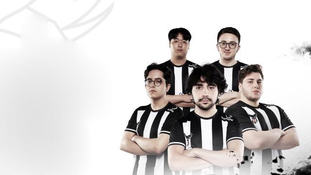 Taraftar küplere bindi! Beşiktaş derbi sonrası bir mağlubiyet daha aldı