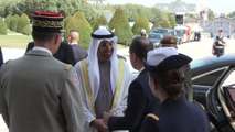 وصول الرئيس الإماراتي إلى #باريس في أول زيارة دولة رسمية