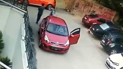 Çaldıkları otomobille hırsızlığa gittiler