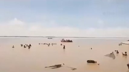 Pakistan'da bot alabora oldu: 19 ölü