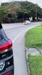 Óleo na pista causa acidente no acesso à ponte em Florianópolis