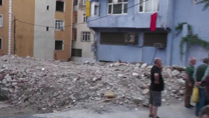 Fetihtepe'de Kentsel Dönüşüme Karşı Direnen Mahalleli: "Elektriği İdare Edebiliyoruz da Susuzluk Çok Kötü.