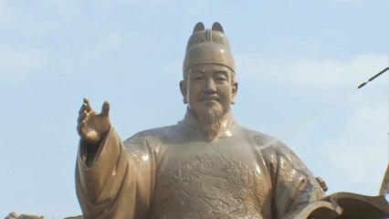 [서울] 광화문광장 개장 앞두고 세종대왕·이순신 동상 '목욕재계' / YTN