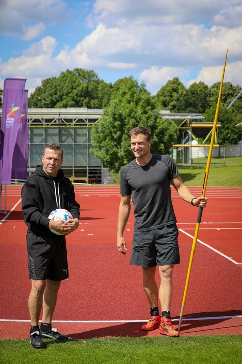 Fußballer gegen Speerwerfer: Hoch und weit mit Lothar Matthäus und Thomas Röhler