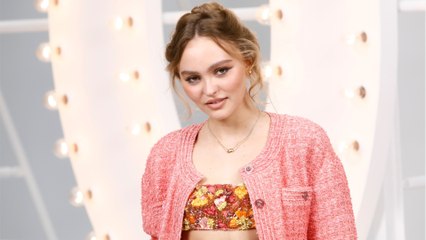 GALA VIDEO - PHOTO - Lily-Rose Depp dénudée et déjantée : la fille de Vanessa Paradis comme vous ne l’avez jamais vue !