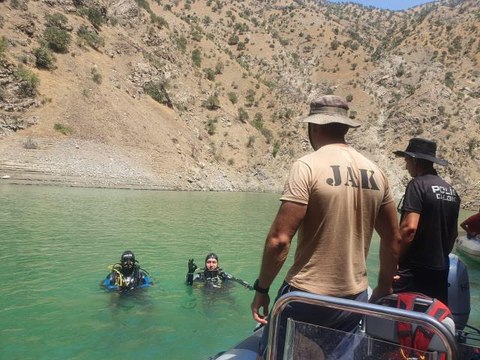 Müküs Çayı'na düşen hemşireyi arama çalışması sürüyor