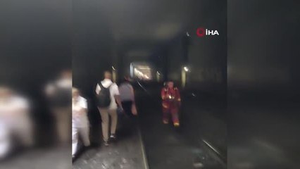 Tren seferleri aksayan Paris'te halk tünellerde mahsur kaldı