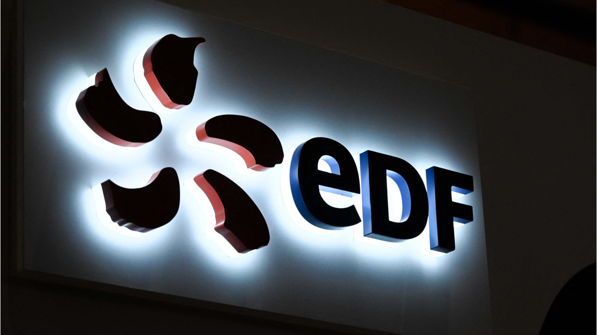 EDF : les actionnaires salariés veulent porter plainte contre l'Etat -  Capital.fr