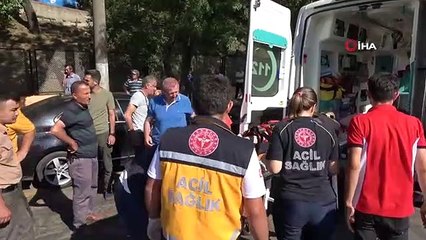 Motosiklet otomobille çarpıştı: 1 yaralı