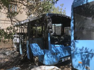 DERİK'TE PARK HALİNDEKİ MİDİBÜS YANDI