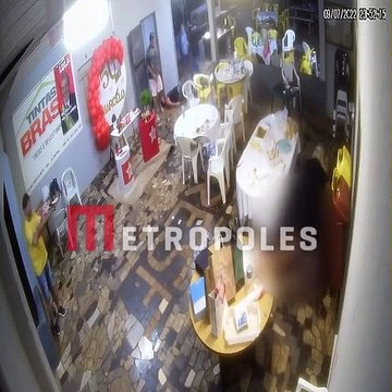 Momento em que tesoureiro do PT é morto a tiros em Foz do Iguaçu