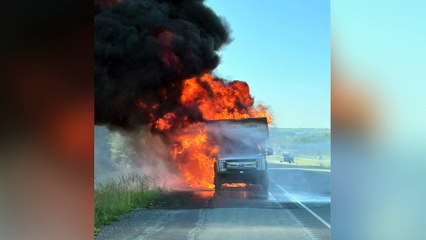 Saint-Léonard  une camionnette prend feu sur l'autoroute 2