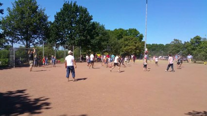 Fußball auf dem Sportplatz (Ultra HD)
