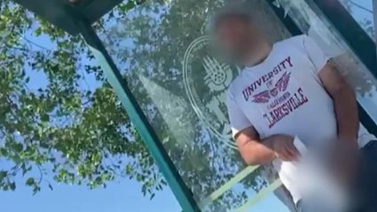FETÖ'den ihraç edilen eski polis, otobüs durağında bekleyen kadına cinsel organını gösterdi