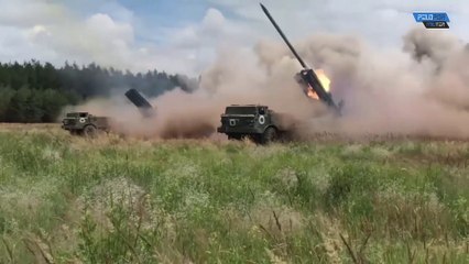Russian MRLF Hurricanes Troops; Attack Ukrainian Troops From 40 Km Distance.