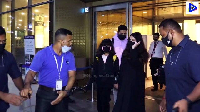 Queen Aishwarya Rai Bachchan With Abhishek Bachchan Aradhya Bachchan At Mumbai Airport