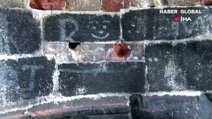 Kars Kalesi'nin altında bulunan Gürcü Kilisesi'ni defineciler talan etti