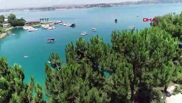 Gölde duba üzerine inşa edilen kaçak yapılar, günlüğü 700 liraya kiralanıyor