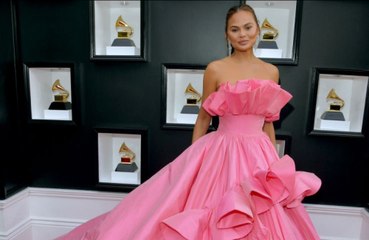 Chrissy Teigen celabrates one year sober