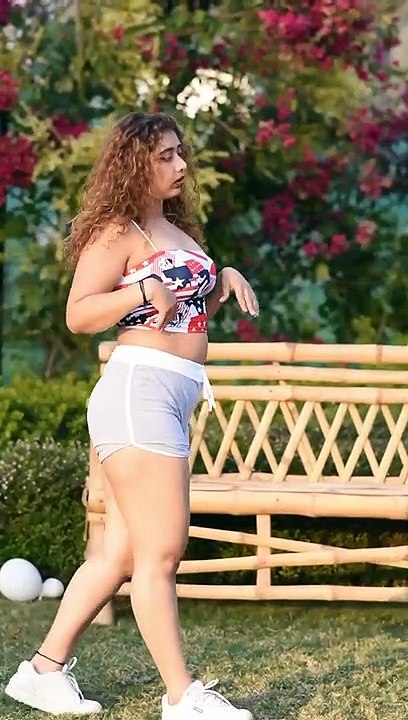 Riya_Sharma_dance_video