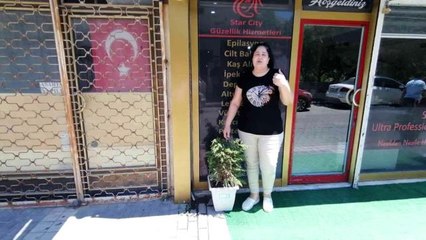 İşyerinin önündeki saksıda bulunan ağacın dallarını kırıp götürdü