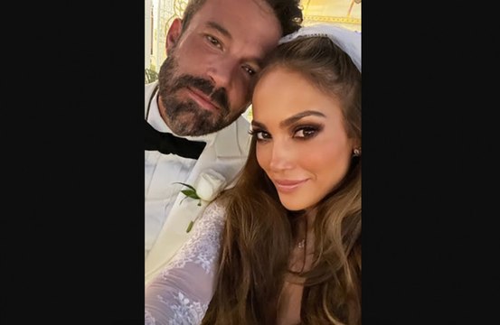 Jennifer Lopez e Ben Affleck desejam segundo casamento com familiares e amigos