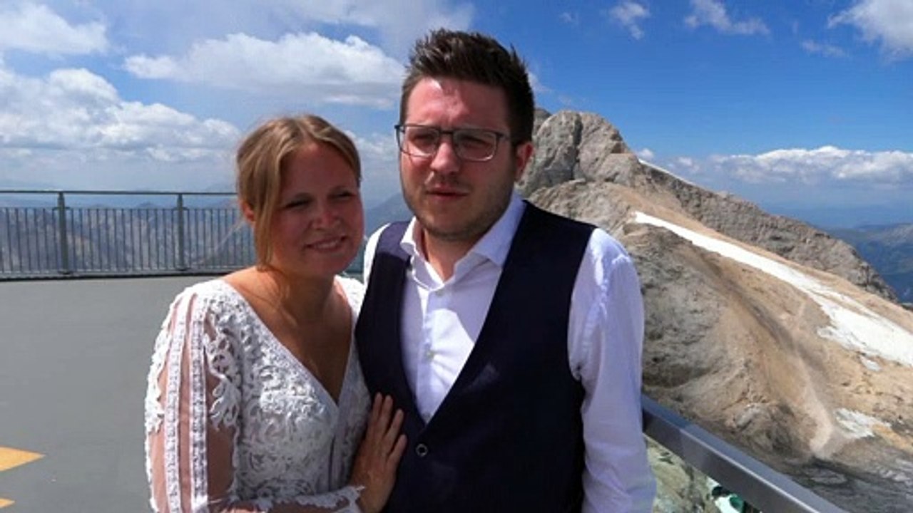Turisti tornano sulla Marmolada, riaperta la funivia fino in cima. E c'è anche chi si sposa