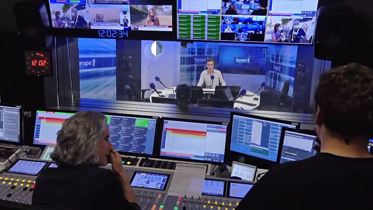 Incendies en Gironde : sur la route 259, les pompiers à pied d'œuvre pour contenir les feux