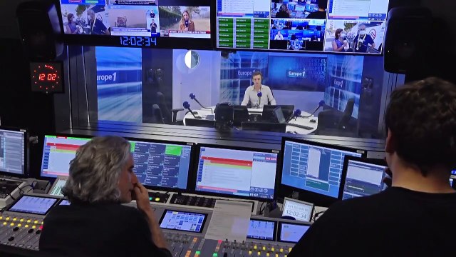 Incendies en Gironde : sur la route 259, les pompiers à pied d'œuvre pour contenir les feux