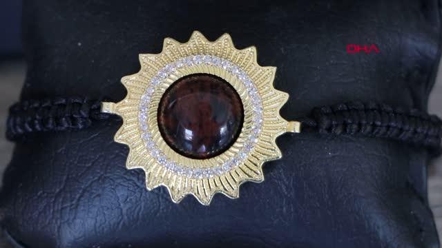 DOĞAL TAŞLAR USTA ELLERDE TAKIYA DÖNÜŞÜYOR