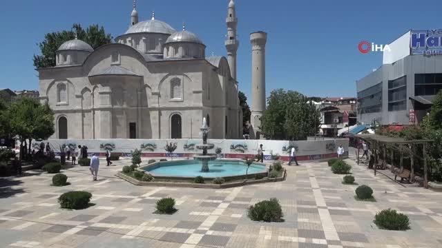 Termometreler 36 dereceyi gösterdi, sıcaktan bunalanlar kendilerini parklara attı