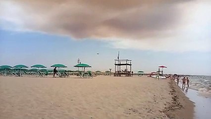 Tải video: Incendio di Massarosa: sole oscurato sulle spiagge della Versilia