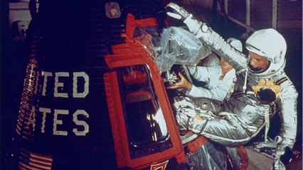 John Glenn, premier Américain à réaliser un vol en orbite autour de la Terre