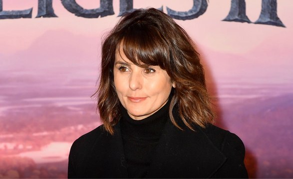 Faustine Bollaert partage une rare photo sa fille de 9 ans à la plage