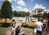 İstanbul dünyanın dört bir yanından gelen turistleri ağırlamaya devam ediyor (2)