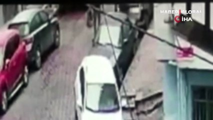 Araba çalmaya uçakla geldiler! O anlar güvenlik kamerasına anbean yansıdı