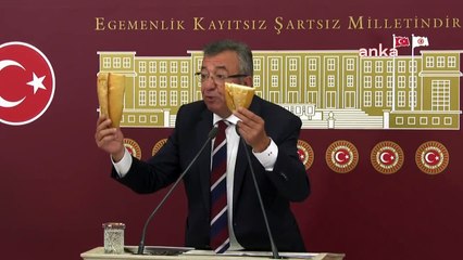 CHP'li Engin Altay ekmeği eline aldı, ortadan ikiye ayırdı ve bakın ne yaptı!